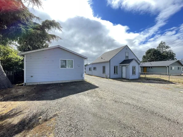 3413 Maple Ln, Tillamook, OR 97141