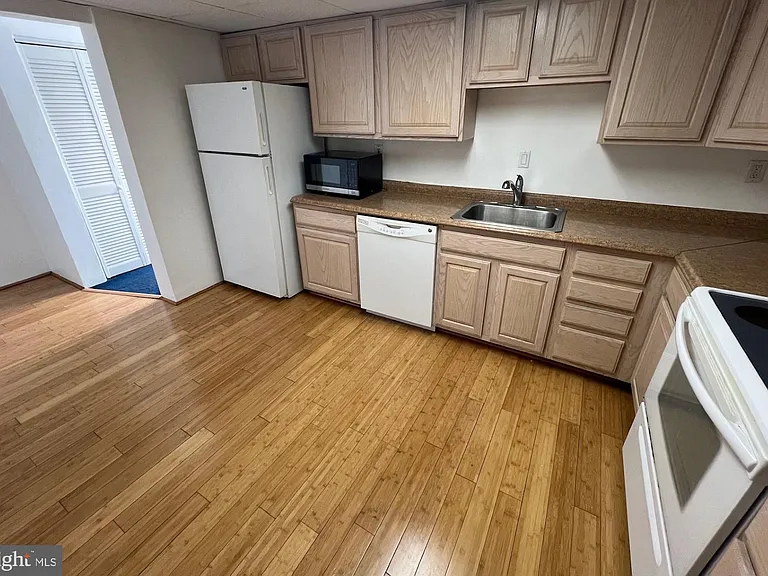 3531 Forest Ln #E-12 — Photo 3