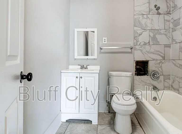 1639 Southern Ave — Photo 9