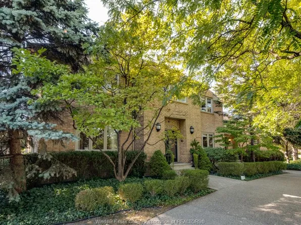 379 Elmgrove Dr, Lakeshore, ON N8N 4H2