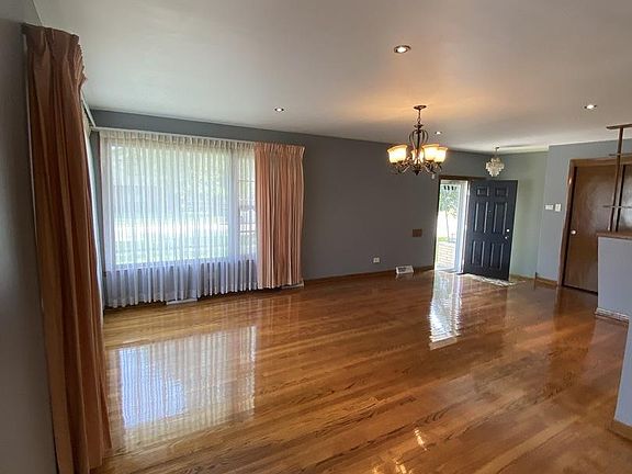 2nd image of 6701 W 87th Pl