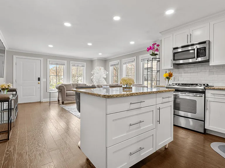 200 Laird Ave #101 — Photo 6