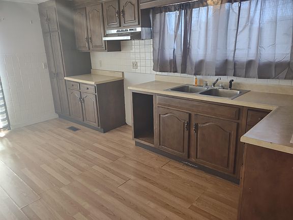 4th image of 829 Lasalle St