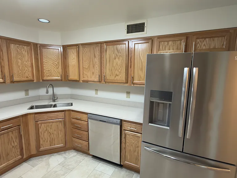 Chelsea Condos — Photo 14