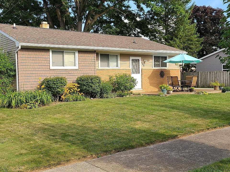 1st image of 805 Hampshire Dr