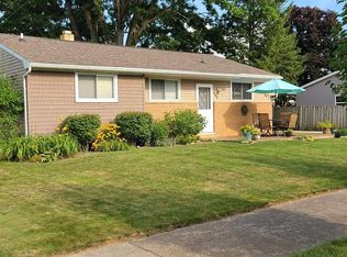 805 Hampshire Dr, Saint Johns, MI 48879