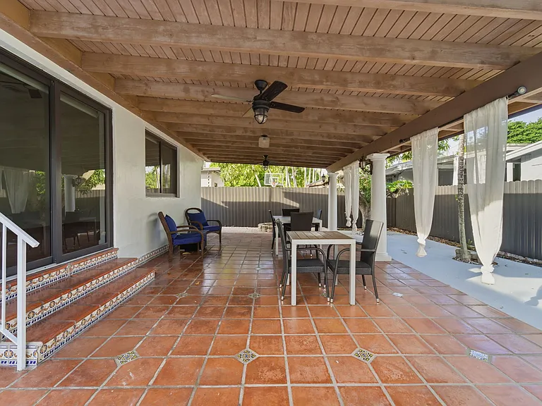 525 NW 32nd Ave — Photo 6