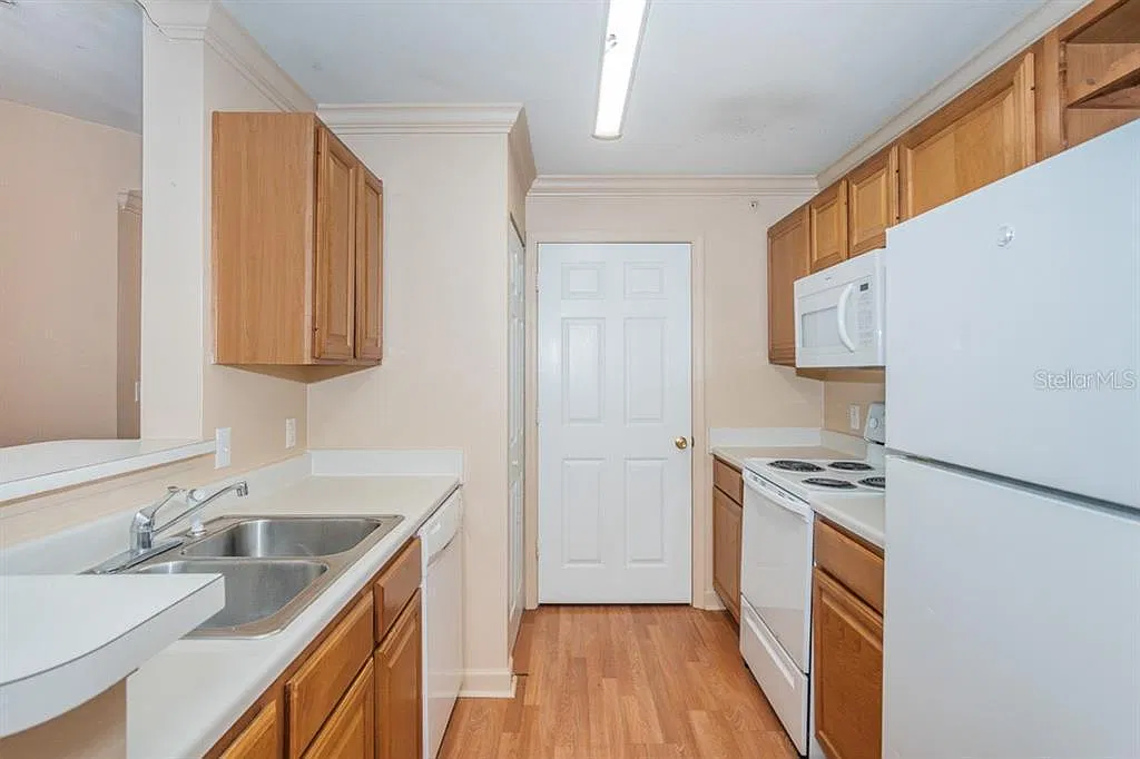 2 bed, 1050 sqft, $1,500 — Photo 3