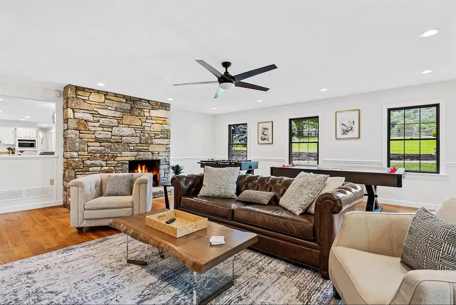 6 bed, 4.0 bath, 4197 sqft, $16,948 — Photo 2