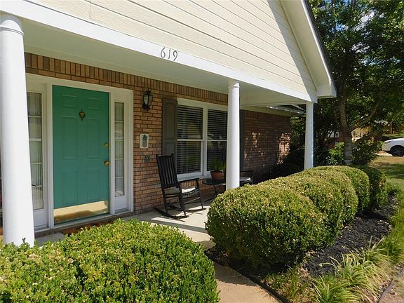 3rd image of 619 Wildwood Dr