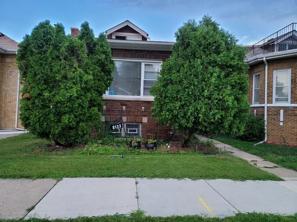 8133 S Paxton Ave, Chicago, IL 60617