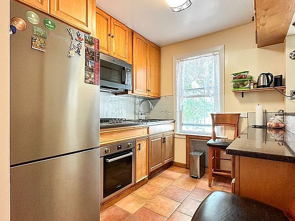 5th image of 132-39 Bennett Ct #2