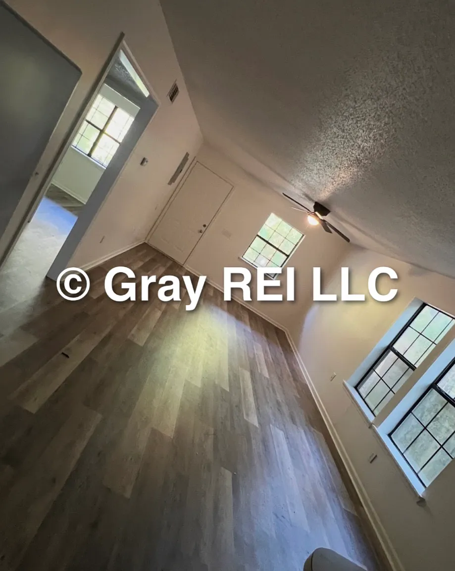 2 bed, 960 sqft, $850 — Photo 2