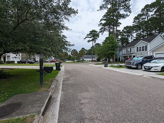 4th image of 8761 Red Oak Dr