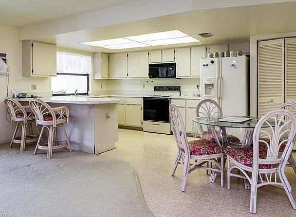 4th image of 24889 Segovia Ct