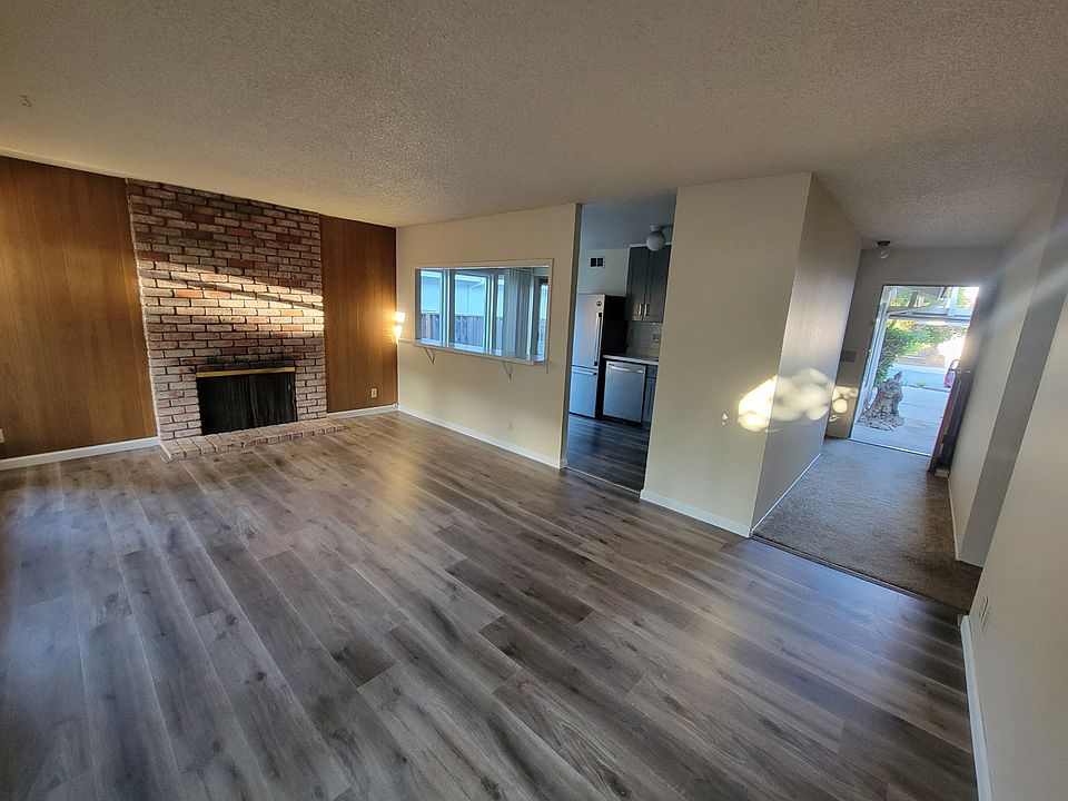 1st image of 913 Mangrove Ave