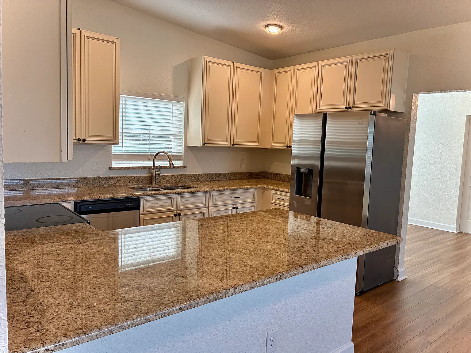 3 bed, 1054 sqft, $1,895 — Photo 4