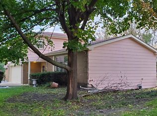 481 N 6th Ave, Addison, IL 60101