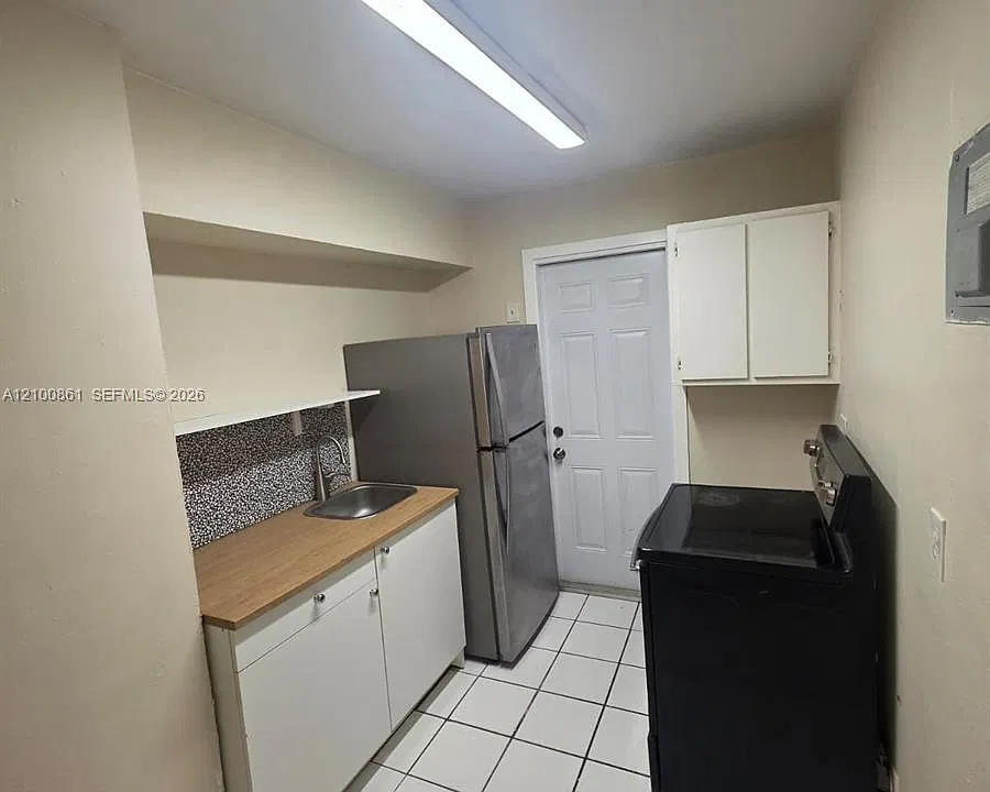 1105 SW 15th Ter #4