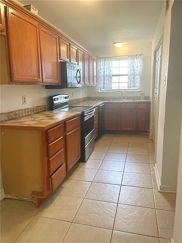 5 Brandon Hall Dr #D — Photo 6