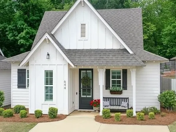 644 Village Dr, Opelika, AL 36801