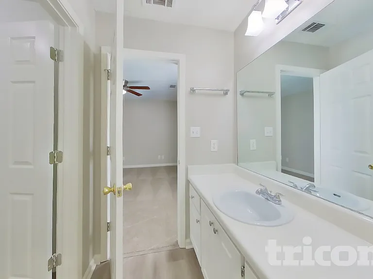 1303 N Hampton Dr — Photo 9