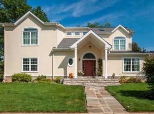 11905 Tildenwood Dr, Rockville, MD 20852