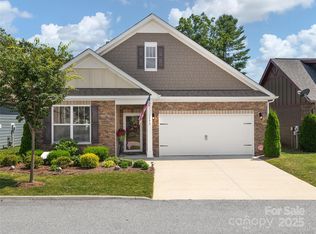 602 Summerfield Pl, Flat Rock, NC 28731