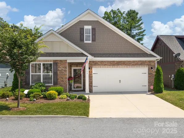 602 Summerfield Pl, Flat Rock, NC 28731