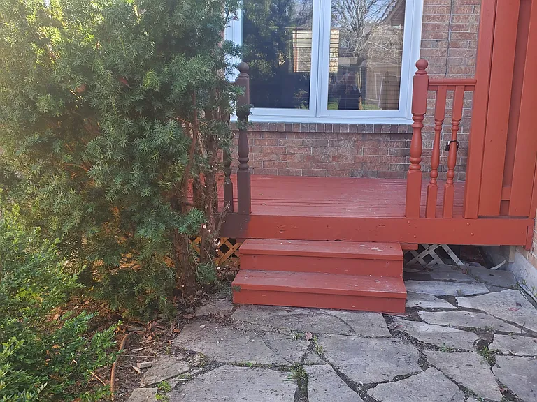 104 Houseman Cres — Photo 3