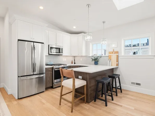 269 Gold St #3, Boston, MA 02127