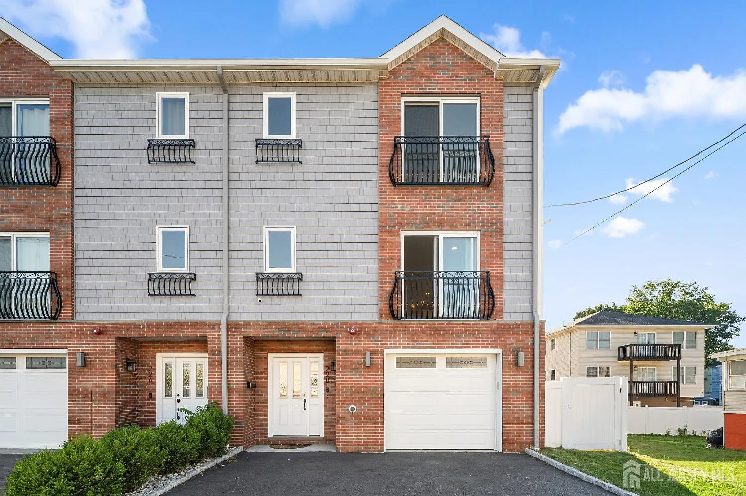 3 bed, 2.5 bath, 2223 sqft, $4,000 — Photo 1