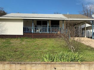 300 NW 1st St, Kingston, OK 73439