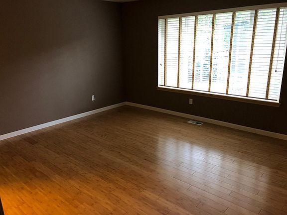 Huge Master Bedroom on Main Floor