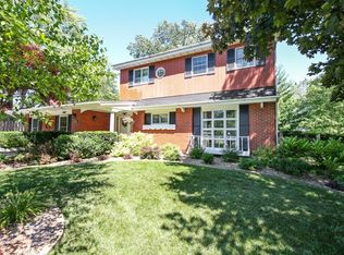 2S331 Hampton Ct, Lombard, IL 60148