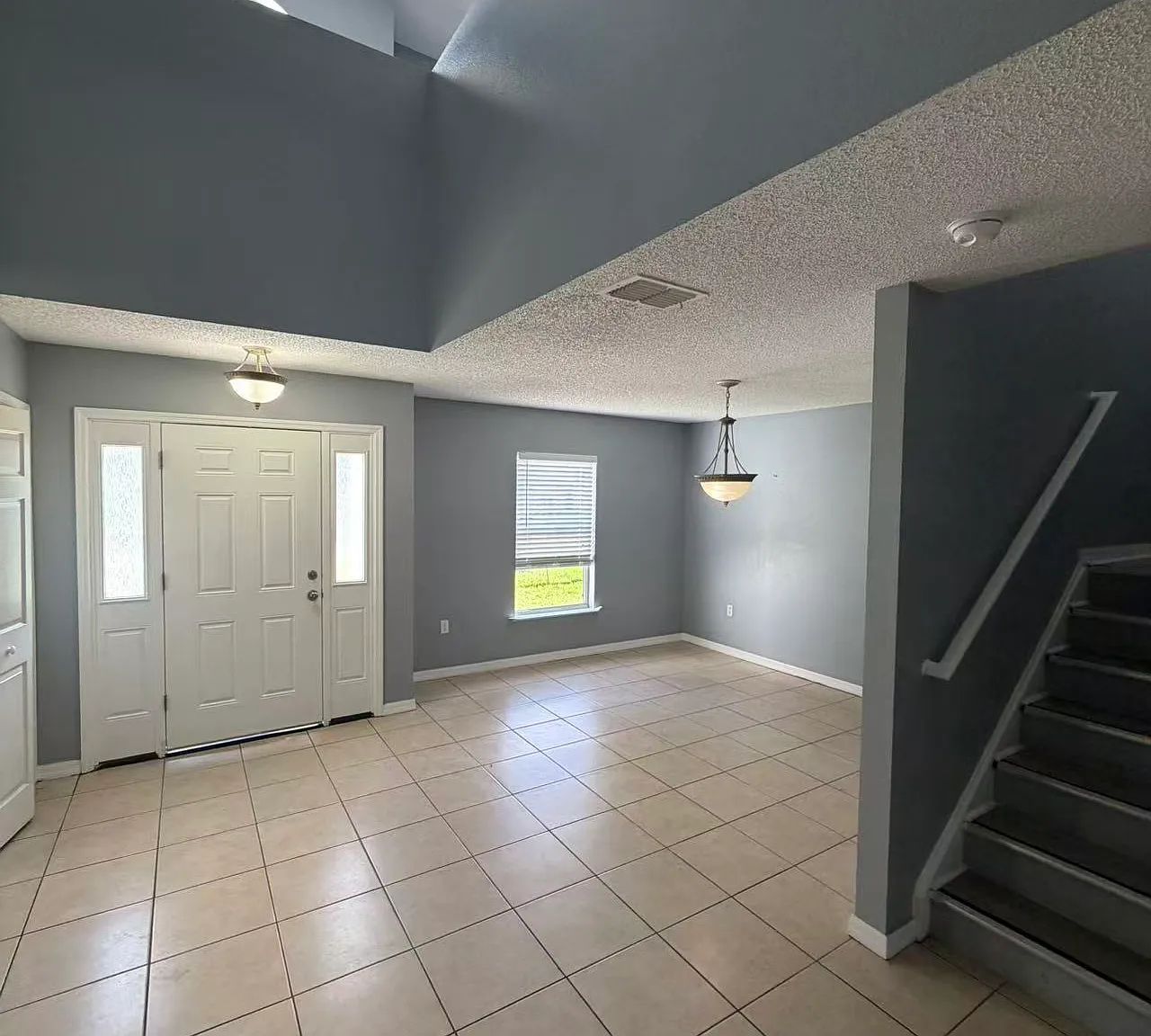 6 bed, 2.5 bath, 2844 sqft, $2,650 — Photo 2