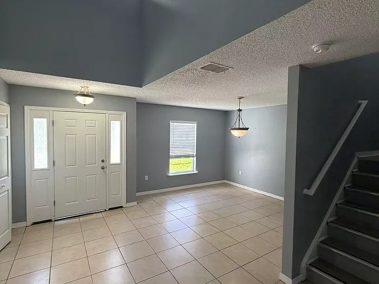 329 Chelmsford Ct — Photo 2