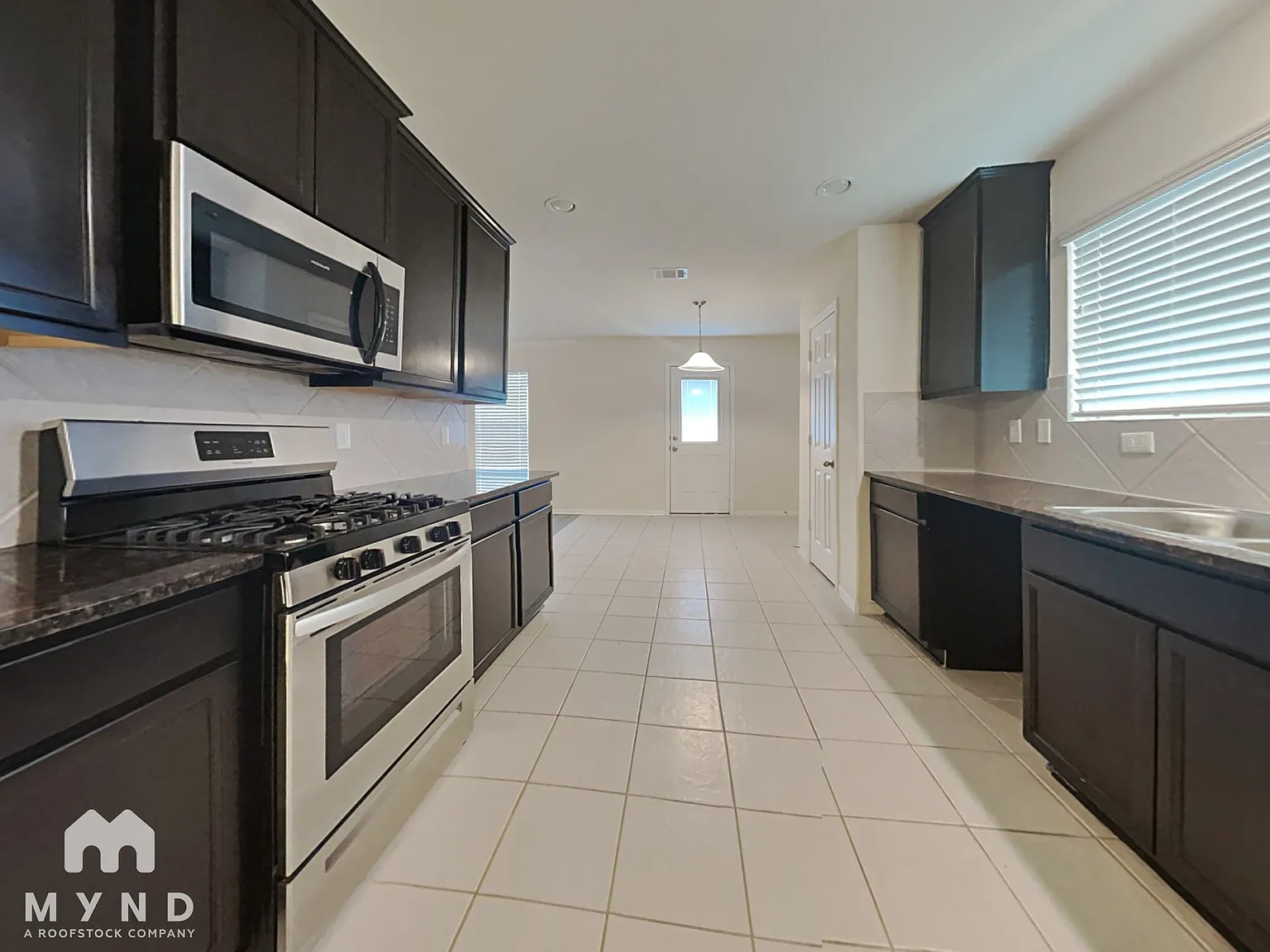 4 bed, 2.5 bath, 2222 sqft, $2,235 — Photo 2