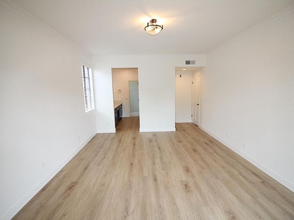 2nd image of 10336 Almayo Ave