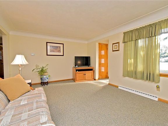 3rd image of 12 Ceil Dr