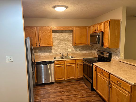 3rd image of 416 Lochmere Dr