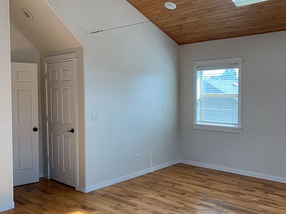 4th image of 1347 NW Albany Ave