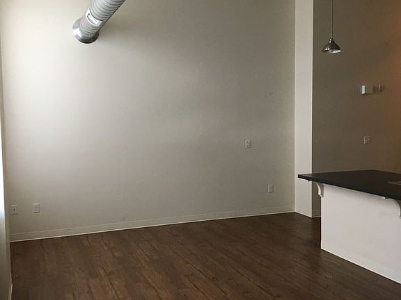 3rd image of 1320 N St APT 1