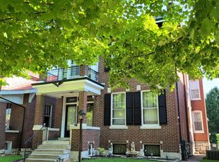955 Dover Pl, Saint Louis, MO 63111