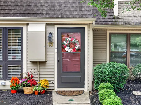 13 Dorset Dr, Marlton, NJ 08053