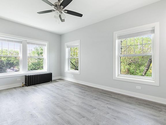 2nd image of 6055 N Winthrop Ave #3