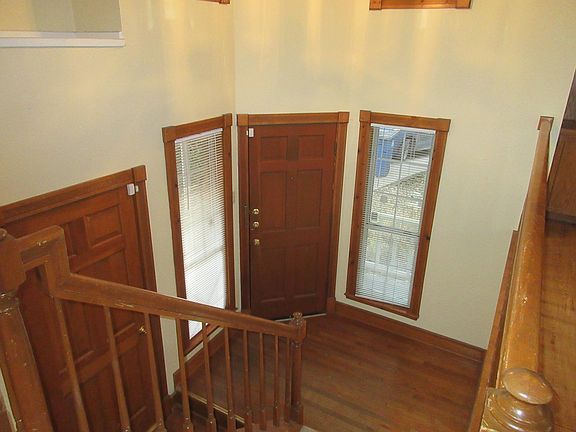 Reverse shot of the entry foyer area.