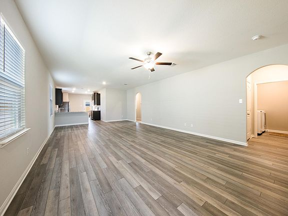 3rd image of 517 Washington Dr #517