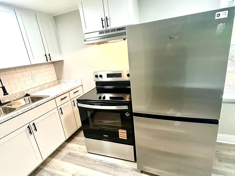 Whitfield Apartments — Photo 6