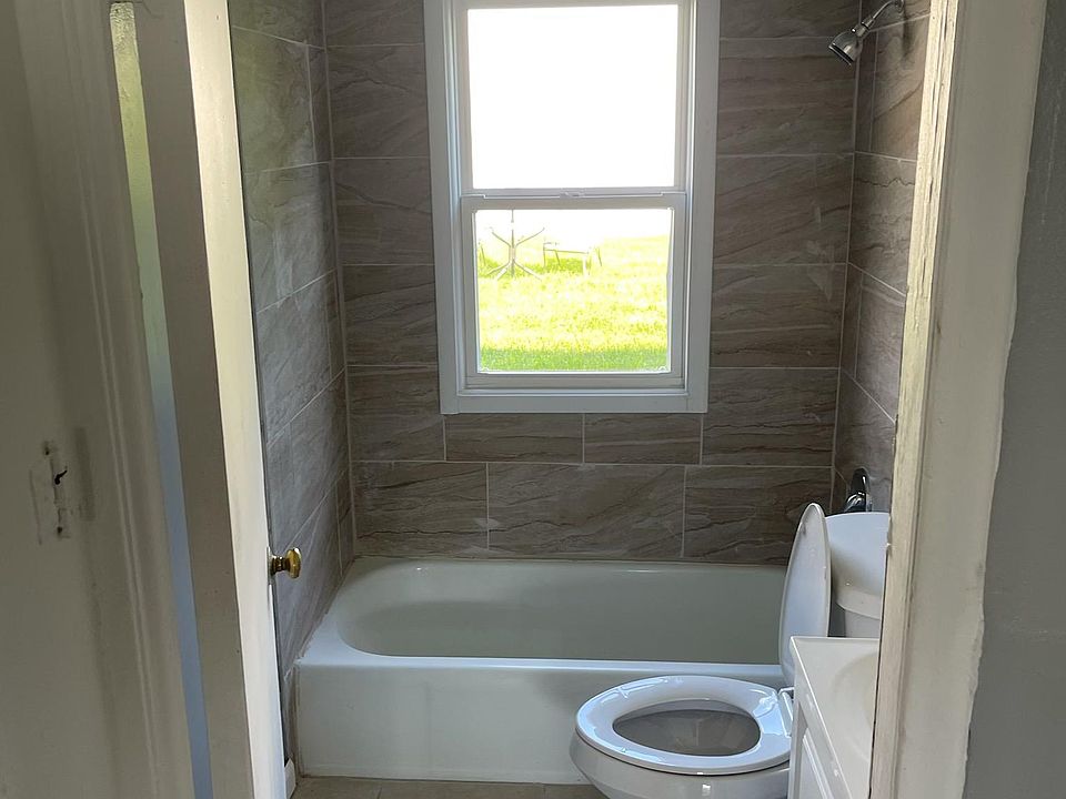 2nd image of 13646 Piedmont Ave #9